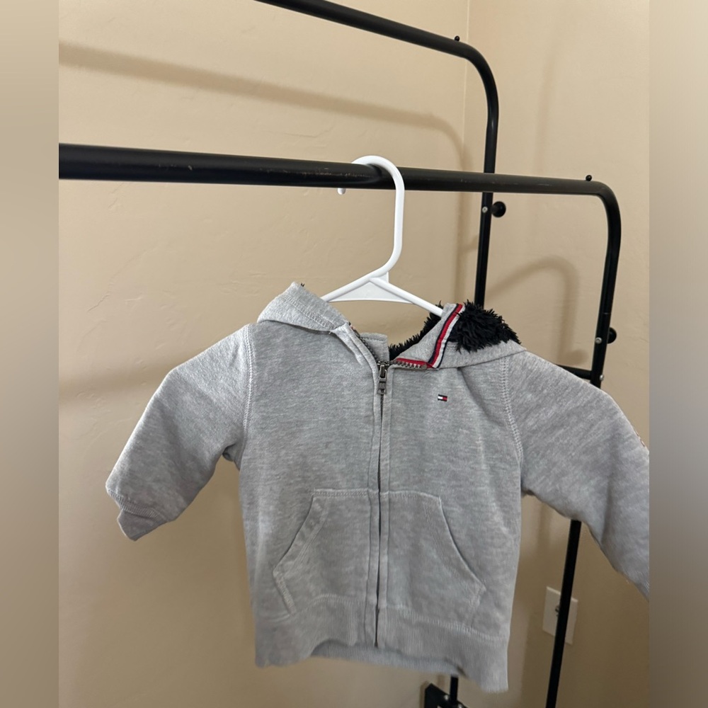 Tommy Hilfiger Light Gray SWEATER with Red and Blue Accents SIZE 2T KIDS